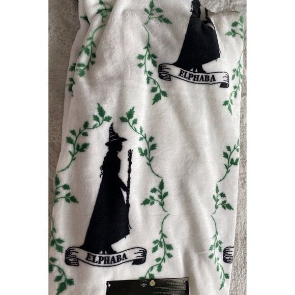 Wicked Elphaba Soft Plush Throw Blanket 50 X 70” Wizard of Oz White Ht Broom NEW - Picture 11 of 12